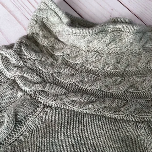 Alashan Wool and Cashmere Blend Fisherman Turtleneck in Sage Green size Large - Picture 8 of 15